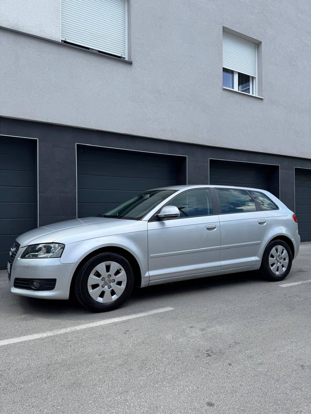 AUDI A3 1.6TDI //161tkm//prvi vlasnik//dvozonska klima//odličan//