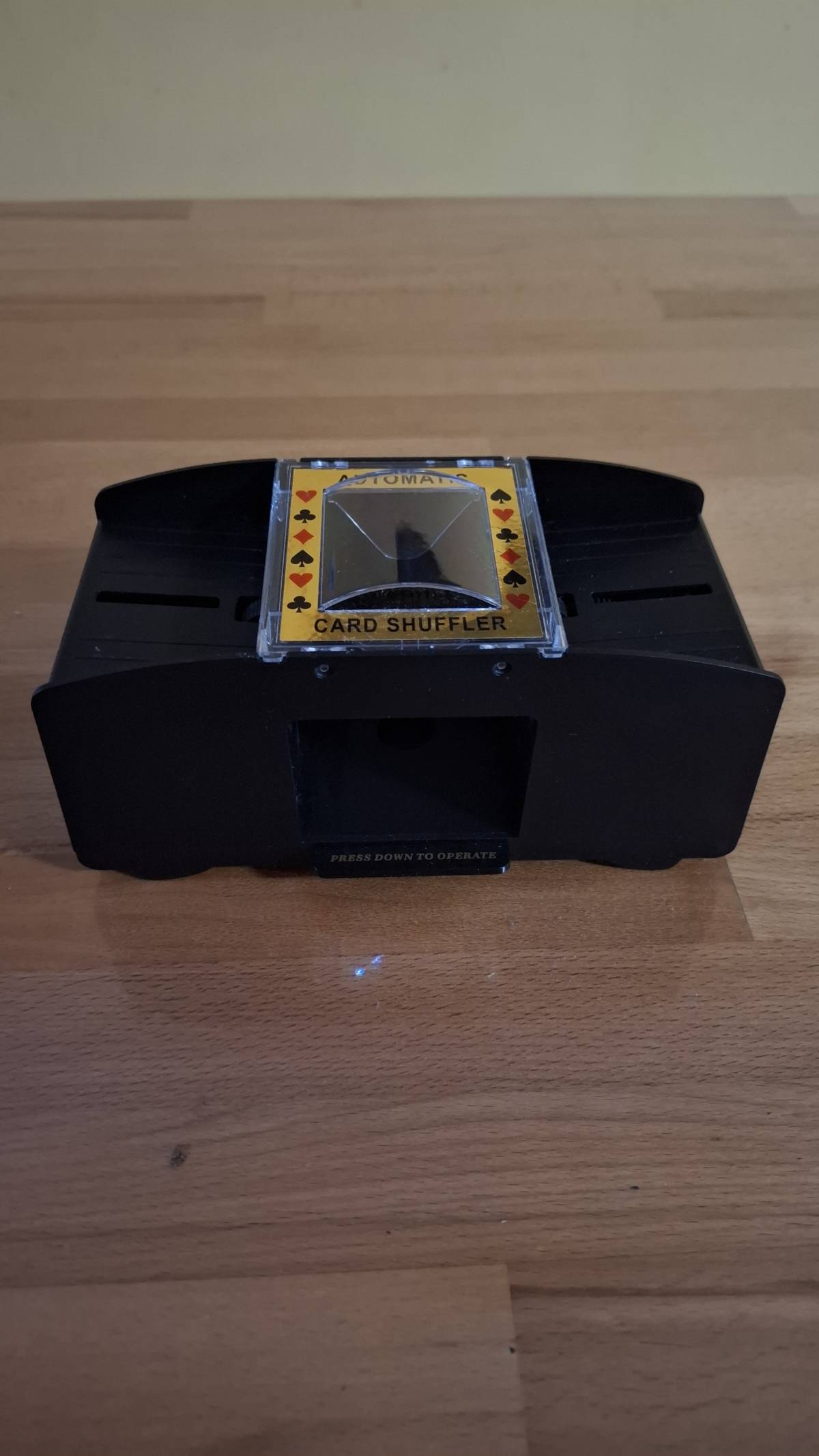 Automatski card shuffler