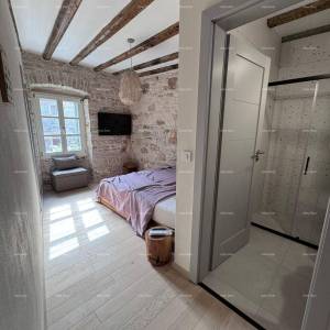 Bale – potpuno renovirana kamena kuća u centru, 116 m²