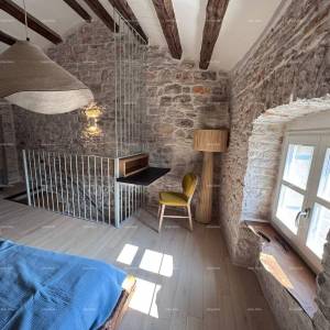 Bale – potpuno renovirana kamena kuća u centru, 116 m²