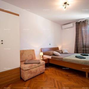 Banjole. Kuća sa 3 apartmana i bazenom.