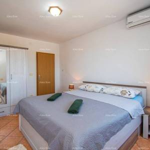 Banjole. Kuća sa 3 apartmana i bazenom.