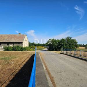 BELI MANASTIR, BRANJINA - objekt na osami 900m2 s 4000m2 okućnice