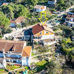 Brač, kuća za adaptaciju u mirnoj uvali Bobovišća na moru
