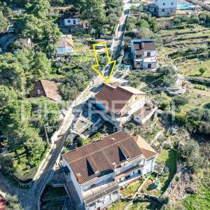 Brač, kuća za adaptaciju u mirnoj uvali Bobovišća na moru