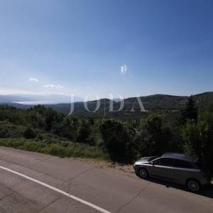 Bribir, kuća s okućnicom