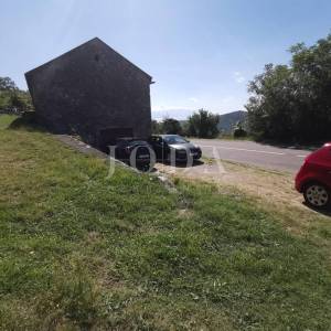 Bribir, kuća s okućnicom