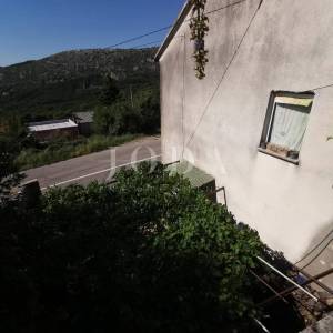 Bribir, kuća s okućnicom