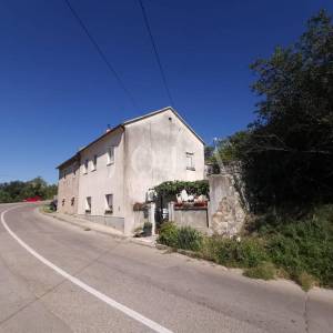 Bribir, kuća s okućnicom