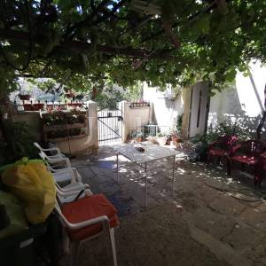 Bribir, kuća s okućnicom
