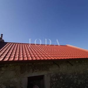 Bribir, kuća s okućnicom
