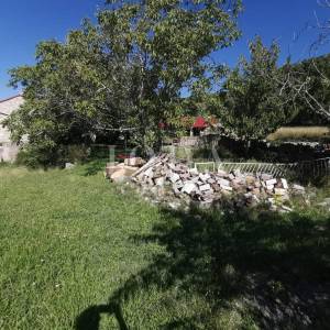Bribir, kuća s okućnicom