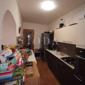 Bribir, kuća s okućnicom