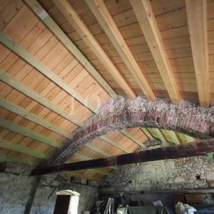 Bribir, kuća s okućnicom