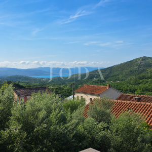 Bribir, kuća sa dva stana 