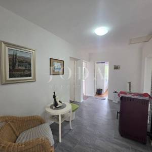 Bribir, kuća sa dva stana 