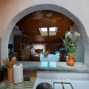 Centar Pule ! Pješačka zona. 200  metara do Zlatnih vrata.