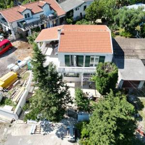 Cesarica kuća prvi red do mora