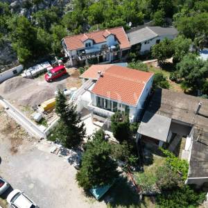 Cesarica kuća prvi red do mora