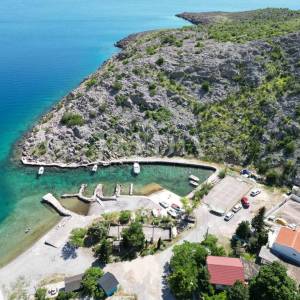 Cesarica kuća prvi red do mora