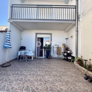 CRIKVENICA - 2S+DB s velikom terasom!