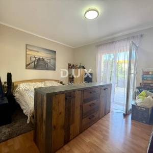CRIKVENICA - 2S+DB s velikom terasom!