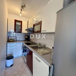 CRIKVENICA - Apartman s predivnom terasom, okućnicom i pomoćnom prostorijom 30 m2!