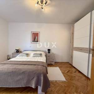 CRIKVENICA - Apartman s predivnom terasom, okućnicom i pomoćnom prostorijom 30 m2!