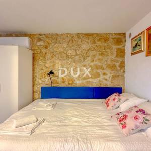 CRIKVENICA, BELGRAD - dva apartmana s pogledom na more + dvorište + kuća za adaptaciju! PRILIKA!!!