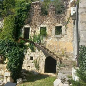 CRIKVENICA, BELGRAD - dva apartmana s pogledom na more + dvorište + kuća za adaptaciju! PRILIKA!!!