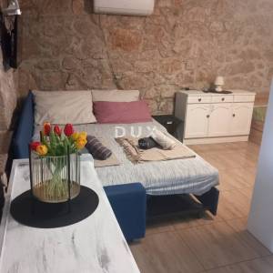 CRIKVENICA, BELGRAD - dva apartmana s pogledom na more + dvorište + kuća za adaptaciju! PRILIKA!!!