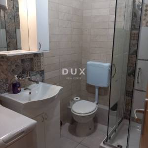 CRIKVENICA, BELGRAD - dva apartmana s pogledom na more + dvorište + kuća za adaptaciju! PRILIKA!!!