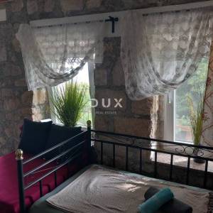 CRIKVENICA, BELGRAD - dva apartmana s pogledom na more + dvorište + kuća za adaptaciju! PRILIKA!!!