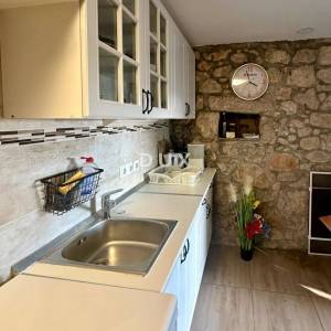 CRIKVENICA, BELGRAD - dva apartmana s pogledom na more + dvorište + kuća za adaptaciju! PRILIKA!!!