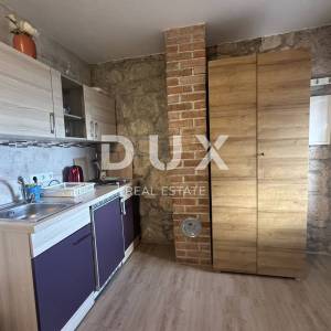 CRIKVENICA, BELGRAD - dva apartmana s pogledom na more + dvorište + kuća za adaptaciju! PRILIKA!!!