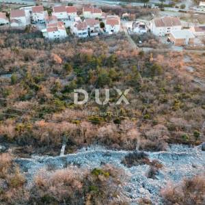 CRIKVENICA - građevinsko zemljište 2950 m2
