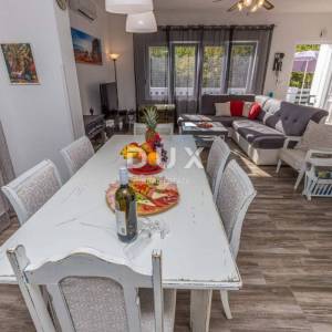 CRIKVENICA, GRIŽANE - Elegantna vila s grijanim bazenom i gostinjskom kućicom nadomak Crikvenice