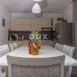 CRIKVENICA, GRIŽANE - Elegantna vila s grijanim bazenom i gostinjskom kućicom nadomak Crikvenice