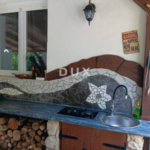 CRIKVENICA, GRIŽANE - Elegantna vila s grijanim bazenom i gostinjskom kućicom nadomak Crikvenice