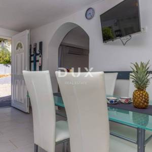 CRIKVENICA, GRIŽANE - Elegantna vila s grijanim bazenom i gostinjskom kućicom nadomak Crikvenice