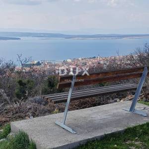 CRIKVENICA - HITNO – RIJETKO NA TRŽIŠTU! - 800 m² zemljišta s kućom