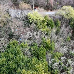 CRIKVENICA - HITNO – RIJETKO NA TRŽIŠTU! - 800 m² zemljišta s kućom