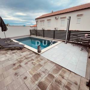 CRIKVENICA, HRUSTA - Stan s privatnim bazenom, pogled, parking