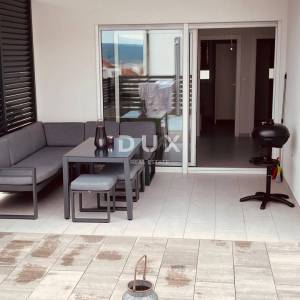 CRIKVENICA, HRUSTA - Stan s privatnim bazenom, pogled, parking