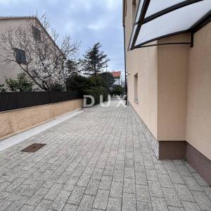 CRIKVENICA, JADRANOVO - Funkcionalna kuća sa 4 stambene jedinice