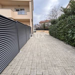 CRIKVENICA, JADRANOVO - Funkcionalna kuća sa 4 stambene jedinice