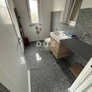 CRIKVENICA, JADRANOVO - Funkcionalna kuća sa 4 stambene jedinice