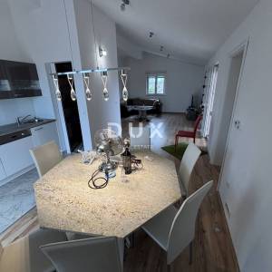 CRIKVENICA, JADRANOVO - Funkcionalna kuća sa 4 stambene jedinice