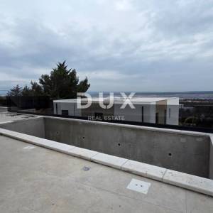 CRIKVENICA, JADRANOVO - luksuzna dvojna kuća s bazenom, 134m2