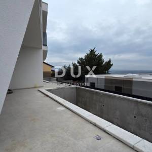 CRIKVENICA, JADRANOVO - luksuzna dvojna kuća s bazenom, 134m2